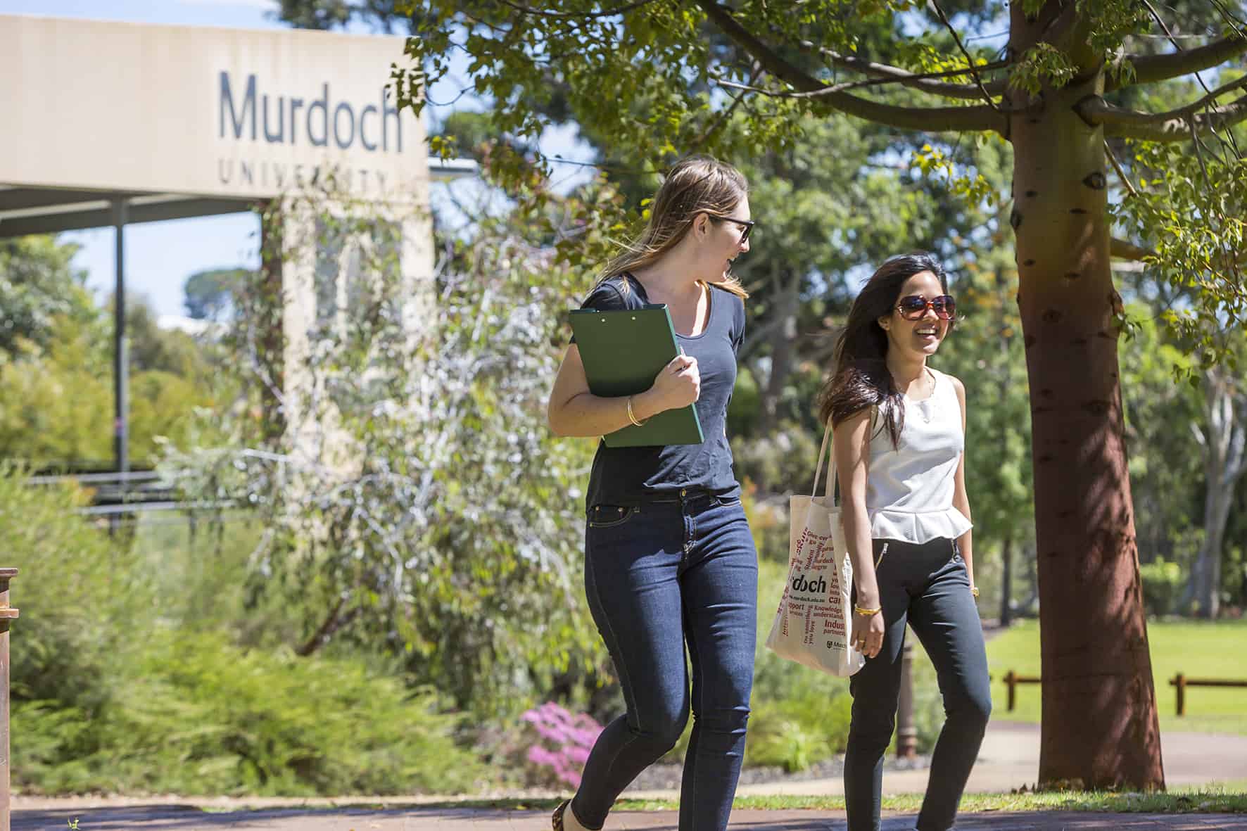 Academic Excellence Scholarship at Murdoch University in Dubai, 2017