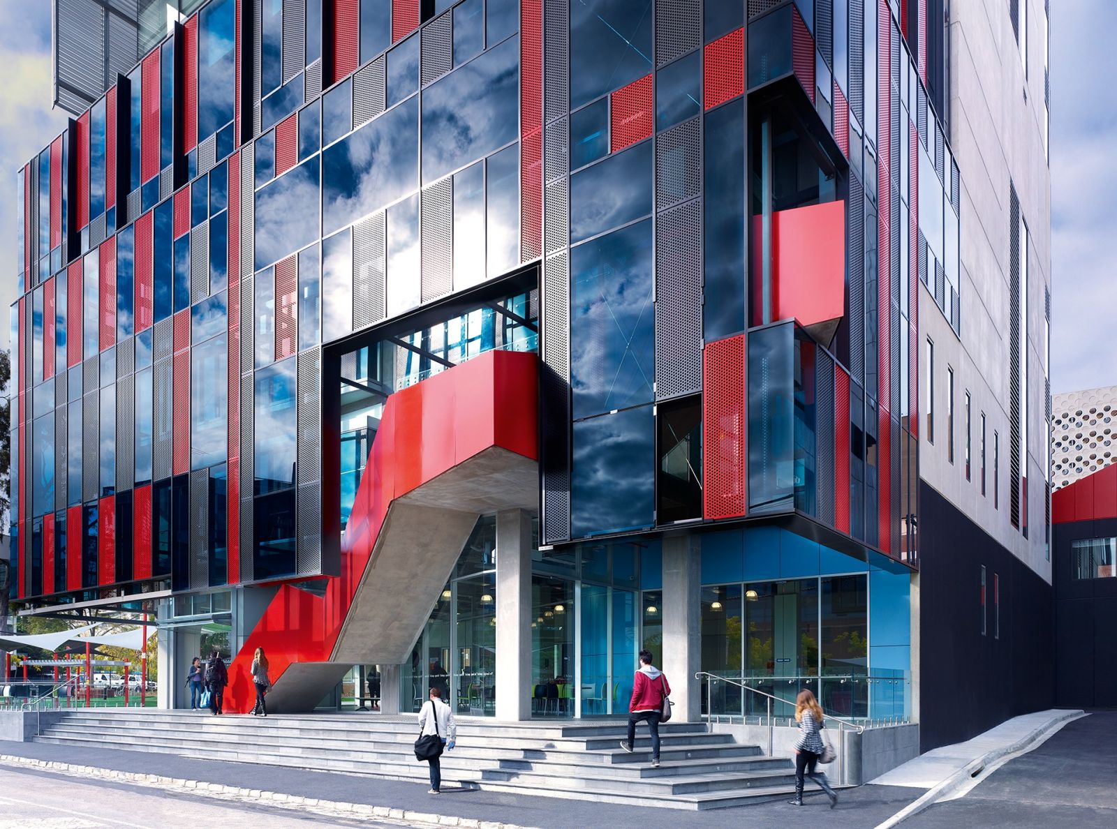 Swinburne University, International Aviation Women’s Association Scholarship in Australia, 2019