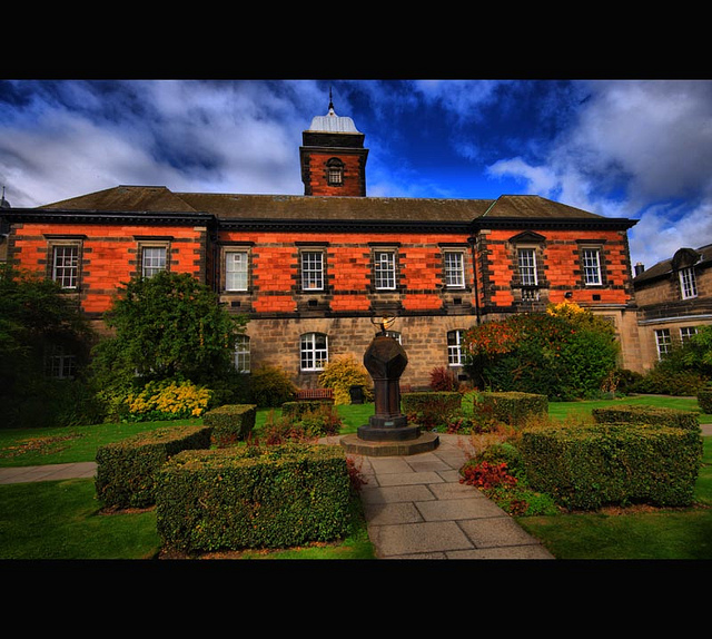  University of Dundee offers Saltire Scholarships. 