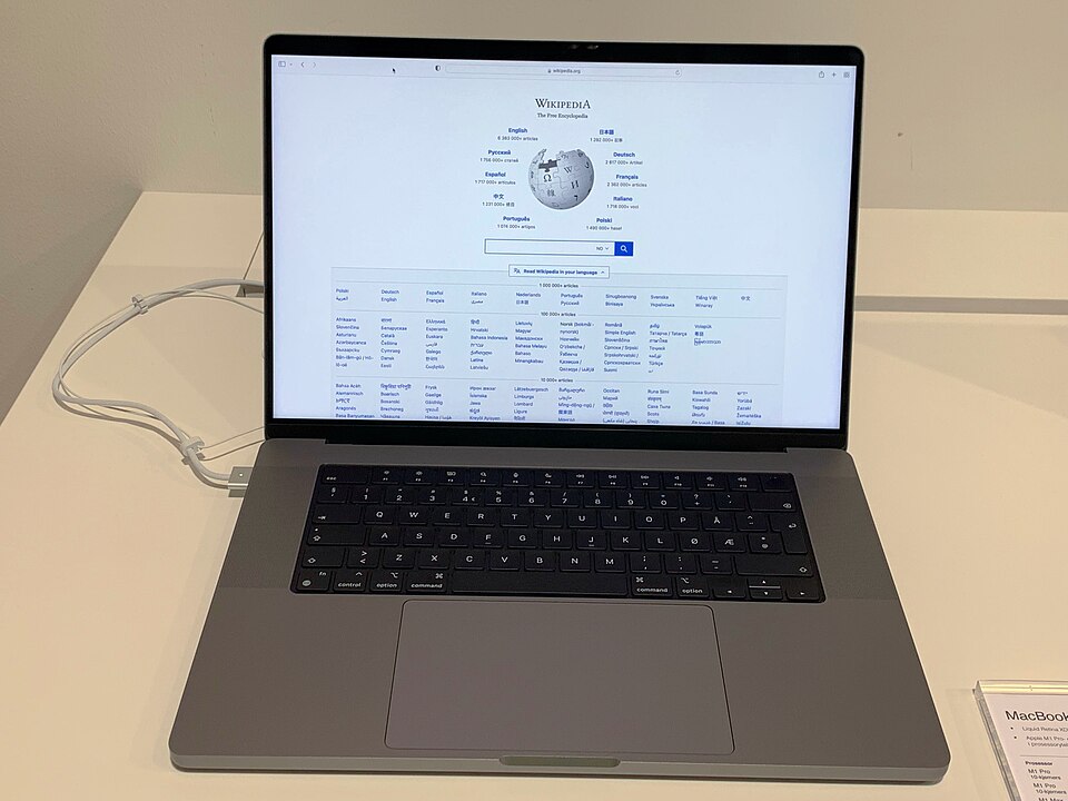 MacBook Pro 16-inch (M1 Pro, 2021)
